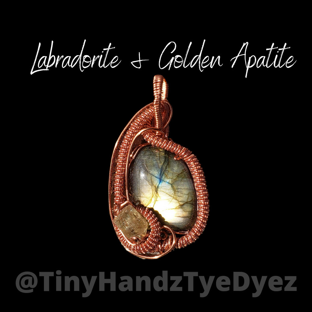 Labradorite wire wrap pendant